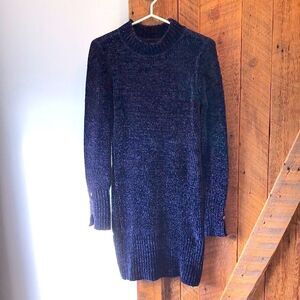 Dynamite knitted / back opened velvet dress